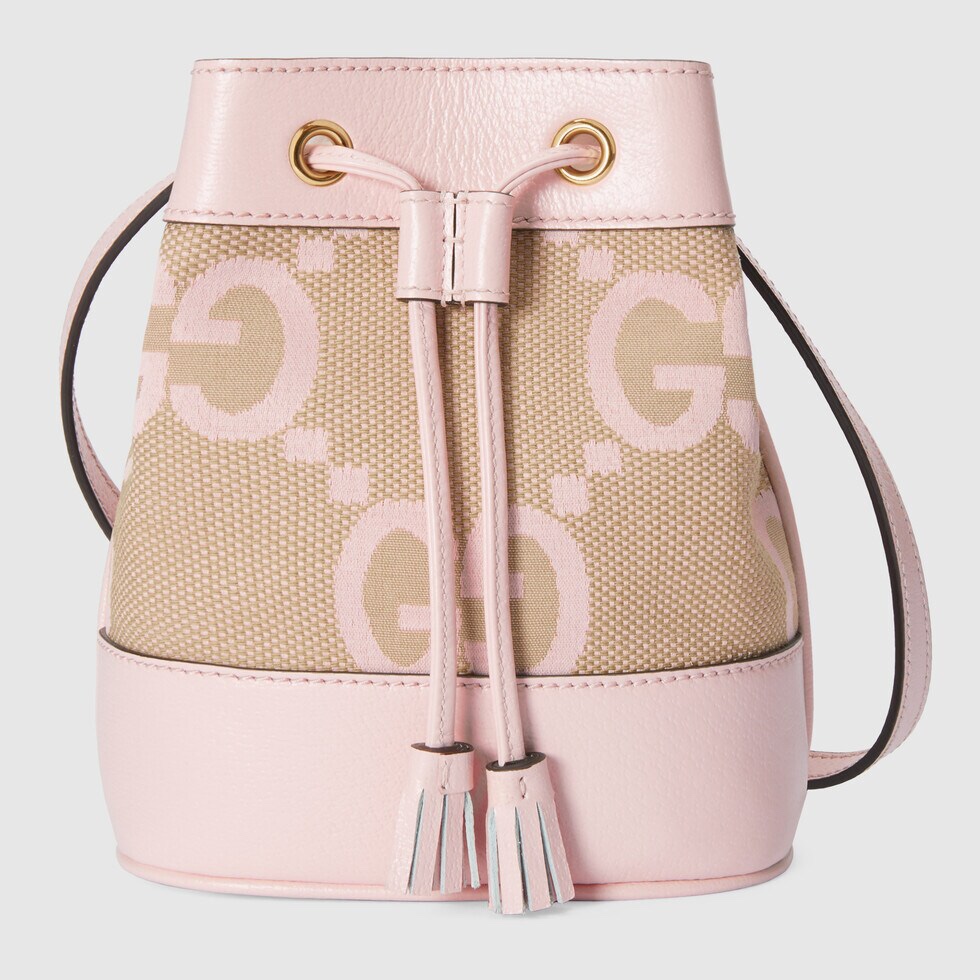 💋💋 Ophidia series super double G mini bucket bag. Super double-G canvas introduces the classic and meaningful combination of light pink and camel colors, inheriting the historical origin of the material. Canvas has been used in many series for a long time, and has become the trademark material of the brand. Ophidia series bucket bag has a crisp shape, decorated with light pink leather piping, and matched with the same color drawcord. Hidden details Camel and light pink super double G canvas light pink leather adjustable shoulder strap (58 cm high) drawcord fixed weight: about 0.28 kg 15.5 cm (W) x 19 cm (H) x 9 cm (D) Italian creation