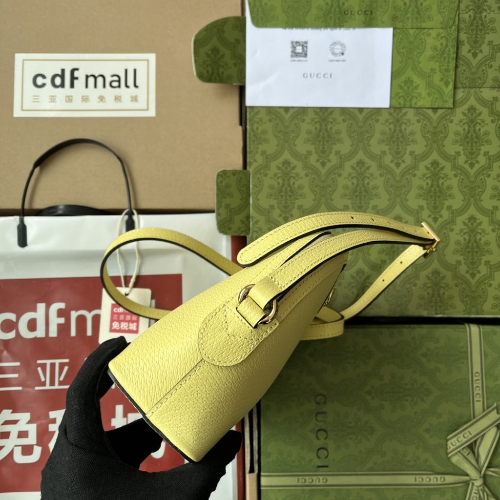 📣📣📣 [Original leather 🌈 (Cdfmall Sanya duty-free shop handbag] 🔥🔥 Ophidia shell package 499621# ✨🔥 Size: 23.5 * 18 * 8cm banana yellow I believe every girl will fall in love with the shell bag and it is definitely tailored for you The raw material original leather matches the classic red and green ribbon At first glance, it seems that people can't help but want to start! Quality restoration details let you properly compare authentic details Never be the catcher of market currency, only be the professional leader! With a full set of authentic packaging, you can enjoy the taste of authentic products at a glance whether you are giving them away or using them yourself