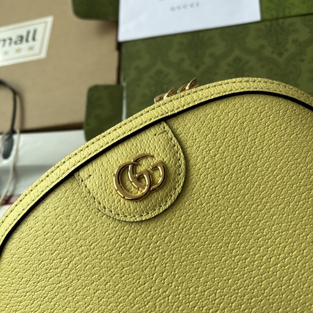 📣📣📣 [Original leather 🌈 (Cdfmall Sanya duty-free shop handbag] 🔥🔥 Ophidia shell package 499621# ✨🔥 Size: 23.5 * 18 * 8cm banana yellow I believe every girl will fall in love with the shell bag and it is definitely tailored for you The raw material original leather matches the classic red and green ribbon At first glance, it seems that people can't help but want to start! Quality restoration details let you properly compare authentic details Never be the catcher of market currency, only be the professional leader! With a full set of authentic packaging, you can enjoy the taste of authentic products at a glance whether you are giving them away or using them yourself