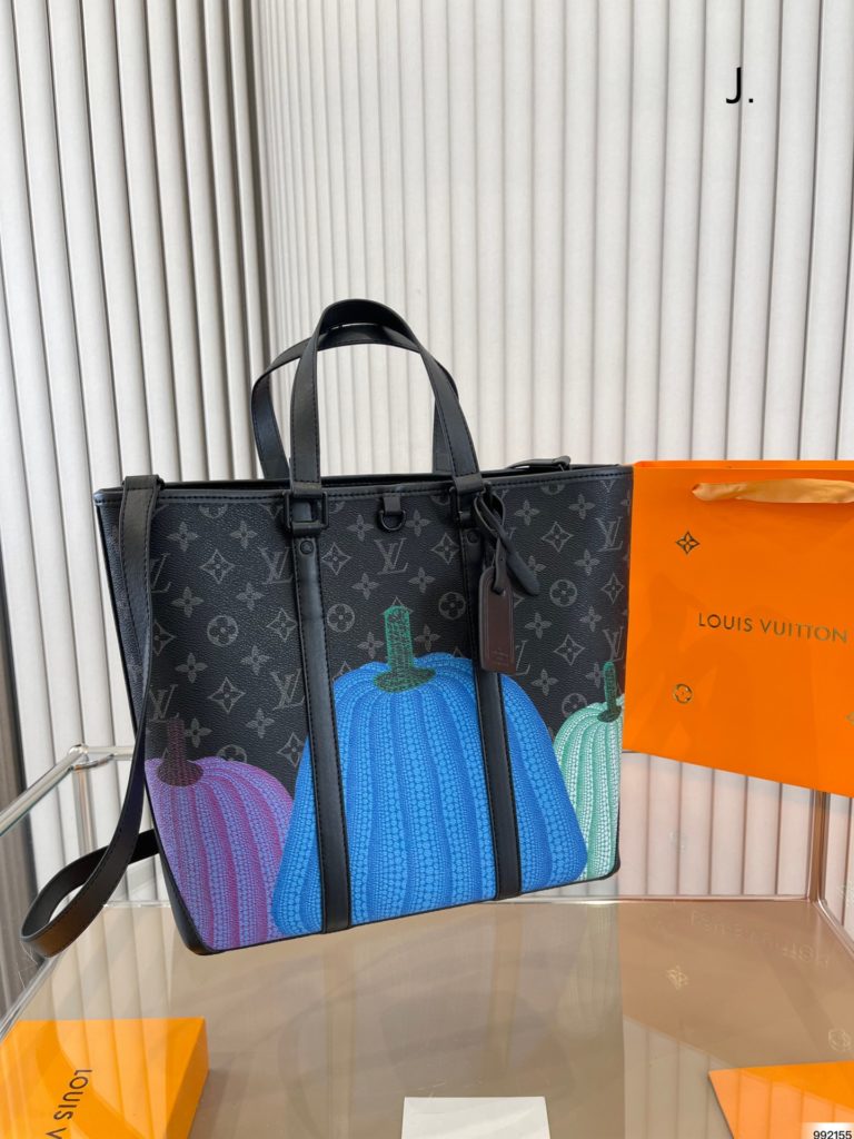 lv tote bag Yayoi Kusama<br>Give a person the first look is very high class<br>I can not say the charm<br>Street daily with the first choice<br>Size: 30 29