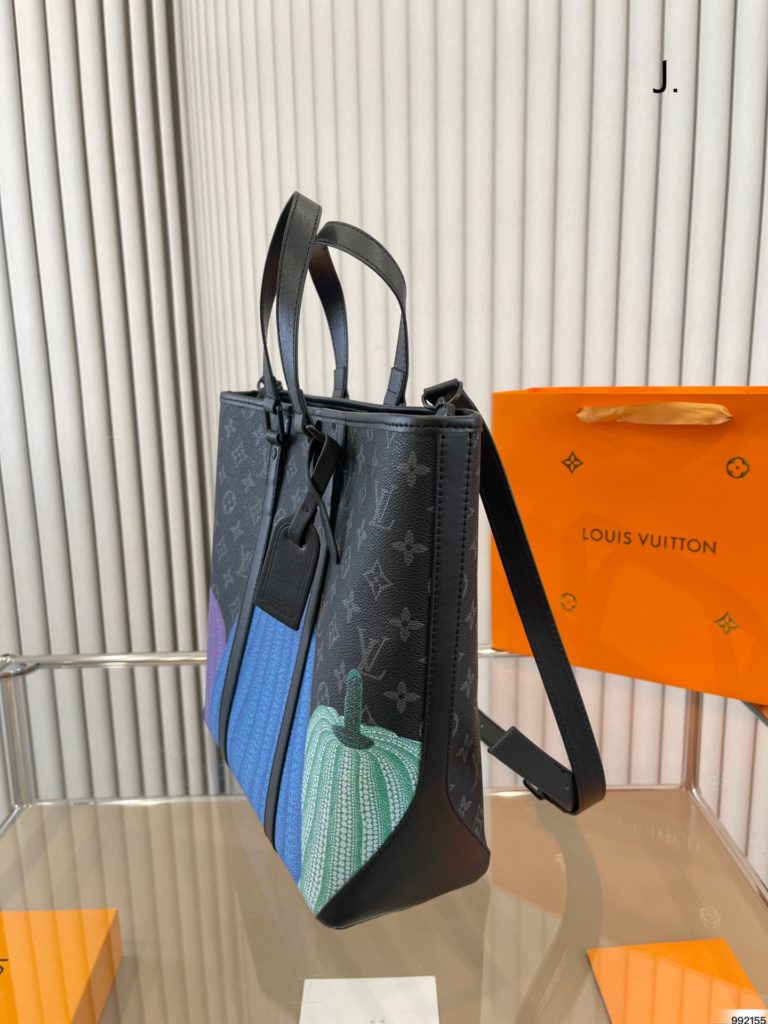 lv tote bag Yayoi Kusama<br>Give a person the first look is very high class<br>I can not say the charm<br>Street daily with the first choice<br>Size: 30 29