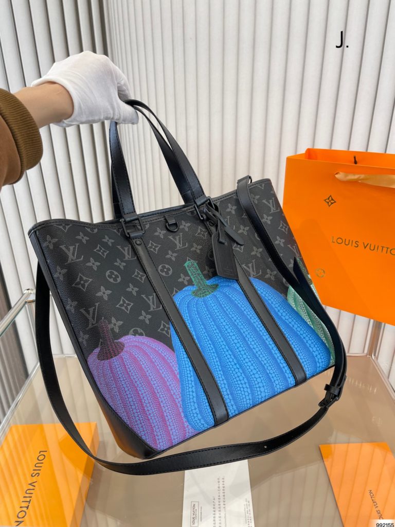 lv tote bag Yayoi Kusama<br>Give a person the first look is very high class<br>I can not say the charm<br>Street daily with the first choice<br>Size: 30 29