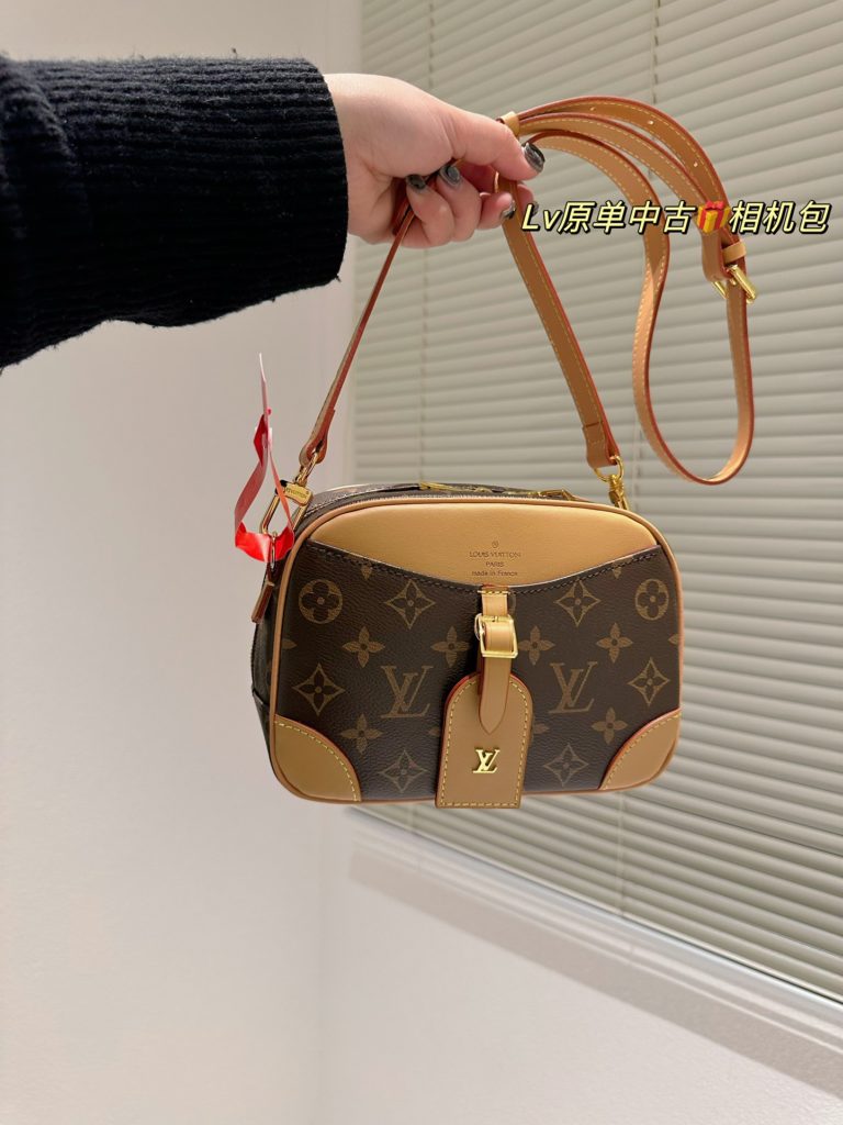 LV deauville recommended mid-vintage camera bag<br>This bag's shoulder strap design is really interesting<br>Original cowhide leather 🐂 large capacity