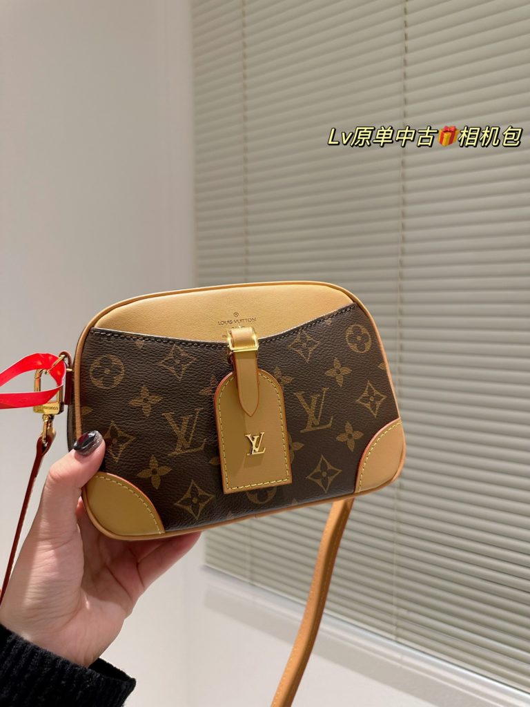 LV deauville recommended mid-vintage camera bag<br>This bag's shoulder strap design is really interesting<br>Original cowhide leather 🐂 large capacity