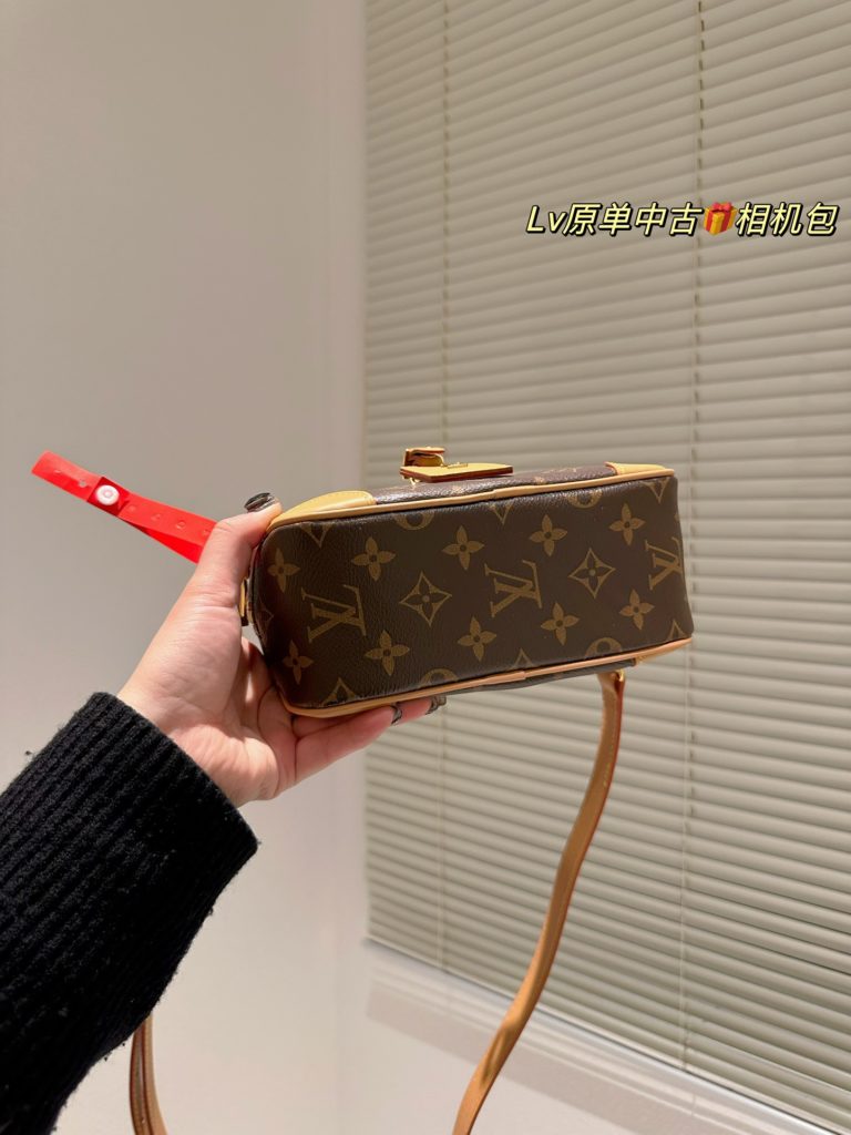 LV deauville recommended mid-vintage camera bag<br>This bag's shoulder strap design is really interesting<br>Original cowhide leather 🐂 large capacity