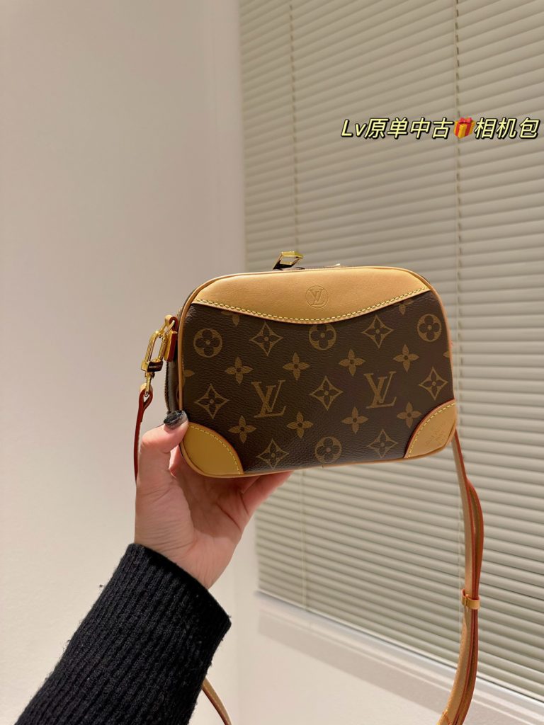 LV deauville recommended mid-vintage camera bag<br>This bag's shoulder strap design is really interesting<br>Original cowhide leather 🐂 large capacity