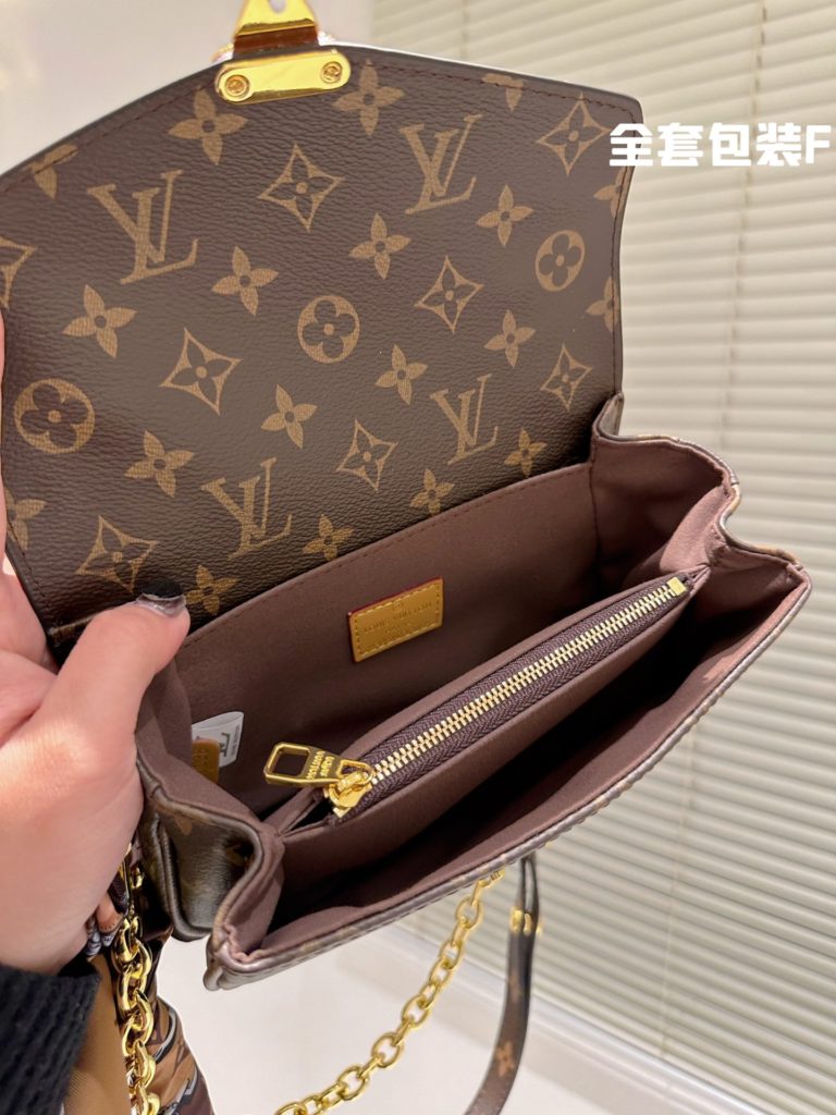 Lv messenger small chain bag<br>Hot just out of the letter carrier new (postman as LV classic models, really popular with everyone, winter back super Korean drama heroine feeling but a large size for small girls is really not very friendly, so mini it came! ! !