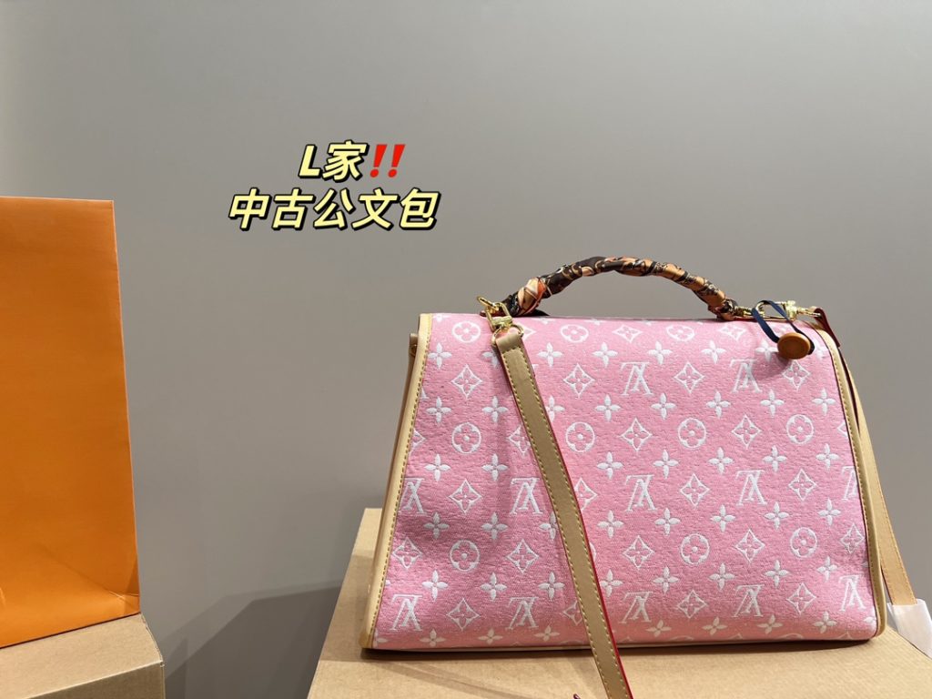 LV mid-vintage briefcase<br>Cool and stylish on the body<br>Super capacity<br>Any style can be easily managed