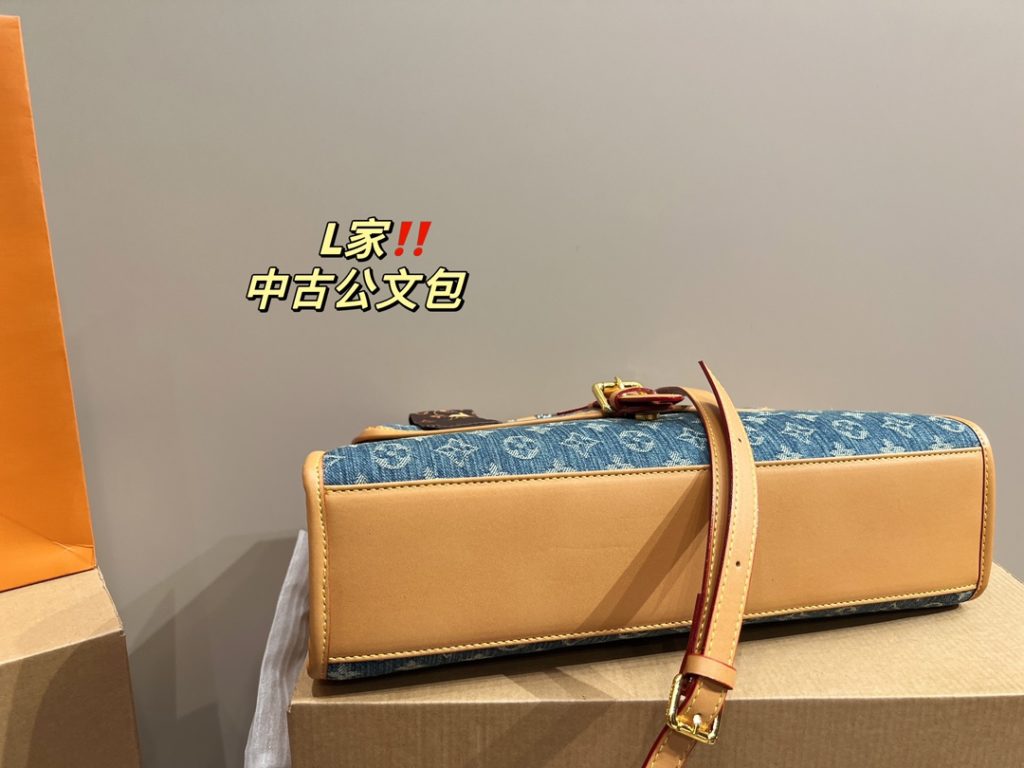 LV mid-vintage briefcase<br>Cool and stylish on the body<br>Super capacity<br>Any style can be easily managed