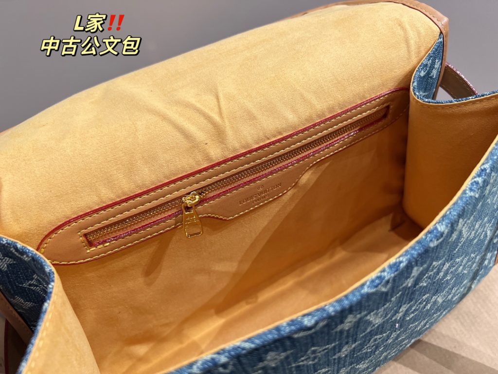 LV mid-vintage briefcase<br>Cool and stylish on the body<br>Super capacity<br>Any style can be easily managed