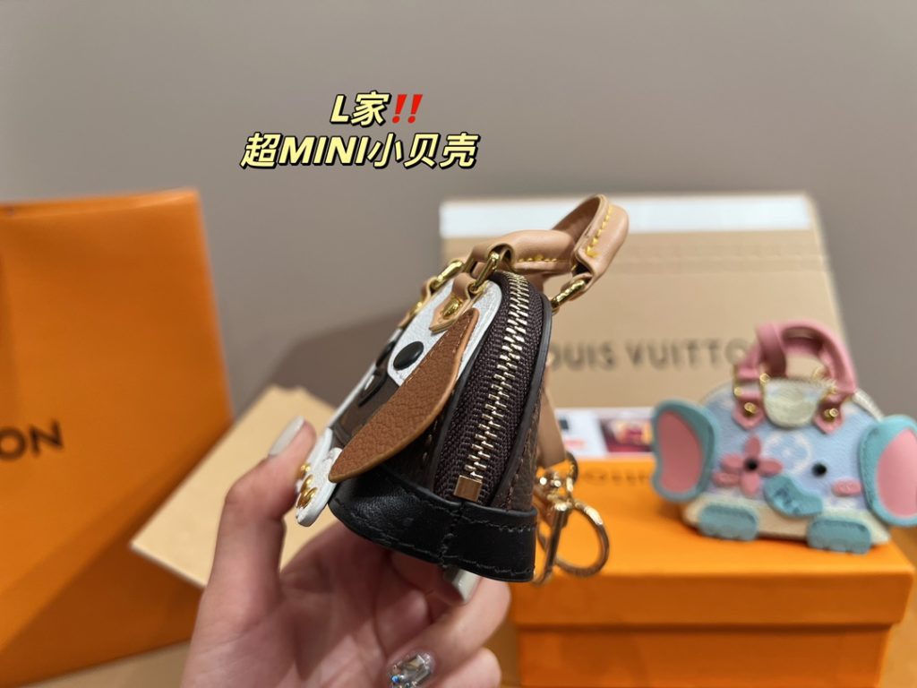 LV ultra-mini small shells<br>Only fit the cute<br>With a sense of fashion elements<br>Creates a unique design