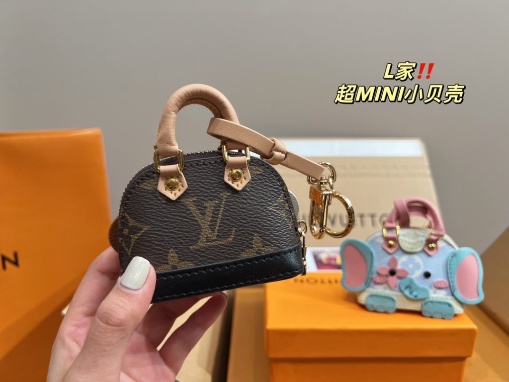 LV ultra-mini small shells<br>Only fit the cute<br>With a sense of fashion elements<br>Creates a unique design