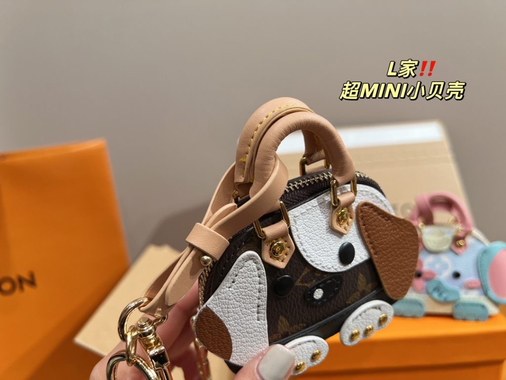 LV ultra-mini small shells<br>Only fit the cute<br>With a sense of fashion elements<br>Creates a unique design