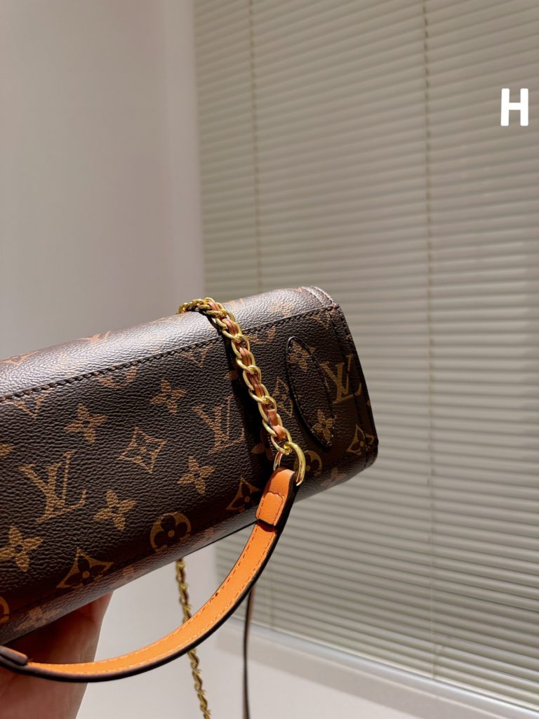 Lv new handheld crossbody tote bag<br>Super large capacity recommended to keep<br>Size 27.22