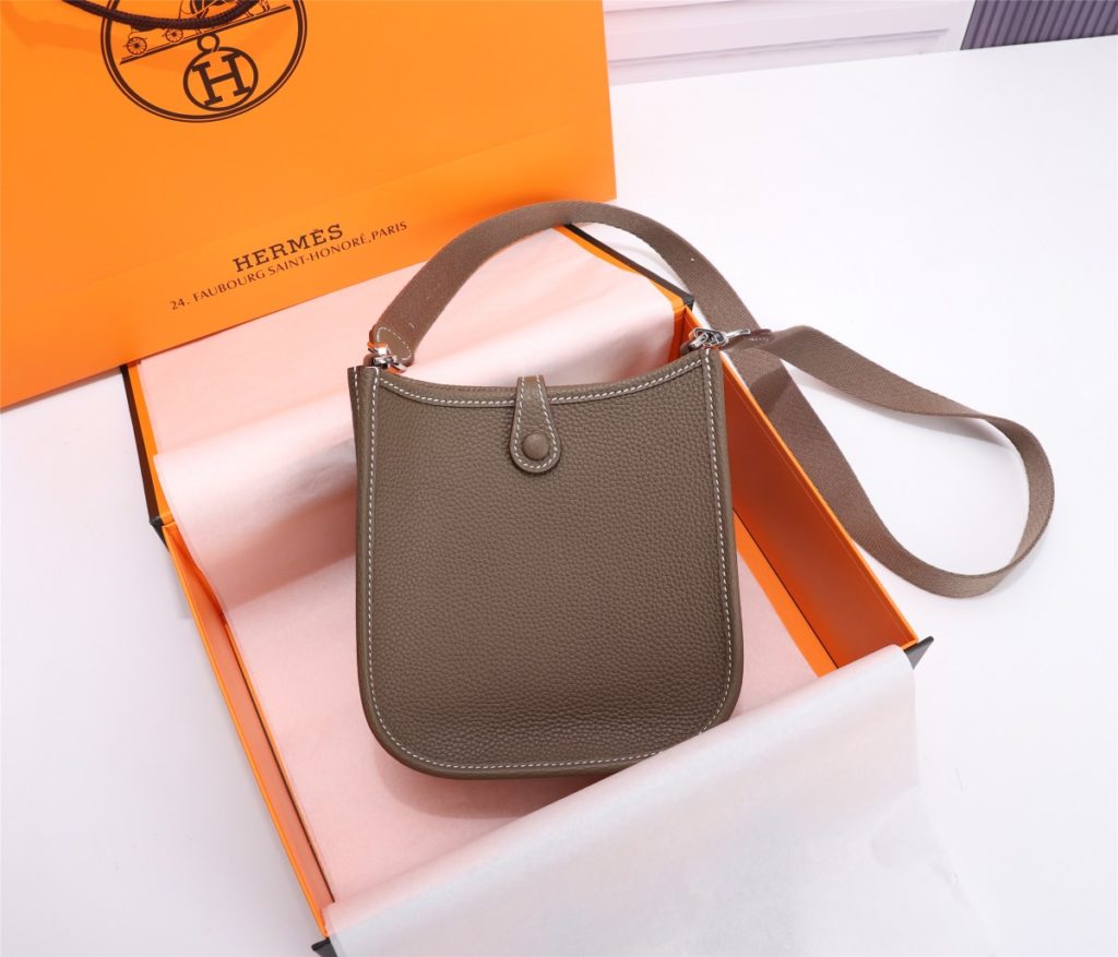 (Real shot with gold deduction) Batch: Hermes Hermes Evelyn mini17 backpack imported TOGO leather semi-handmade wax thread pure steel hardware 🥰🥰 It's so beautiful. It's so beautiful. It's so cute