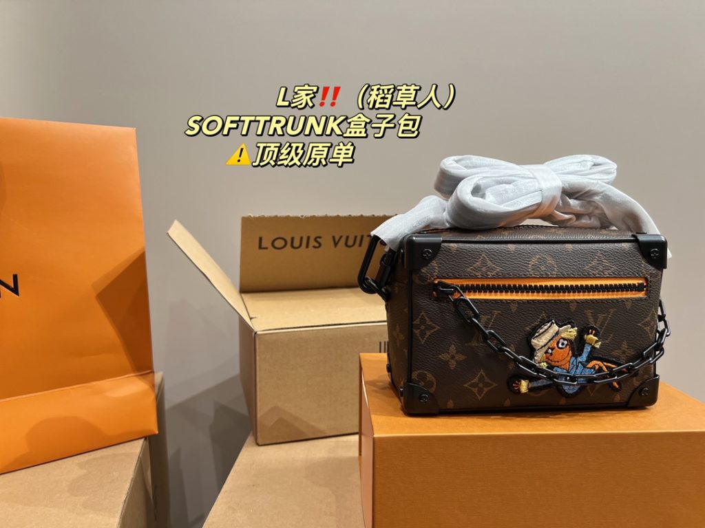 LV box bag scarecrow Softtrunk<br>⚠️ top original single<br>Ceiling series<br>Was surprised by its face value<br>Simple atmosphere fashionable sense