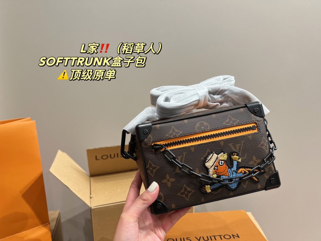 LV box bag scarecrow Softtrunk<br>⚠️ top original single<br>Ceiling series<br>Was surprised by its face value<br>Simple atmosphere fashionable sense