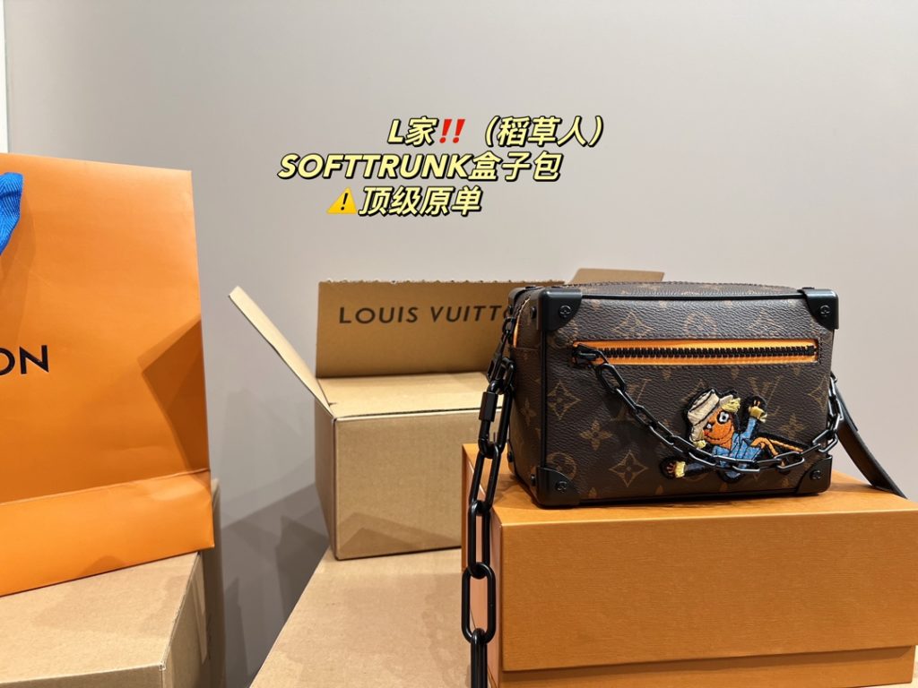 LV box bag scarecrow Softtrunk<br>⚠️ top original single<br>Ceiling series<br>Was surprised by its face value<br>Simple atmosphere fashionable sense