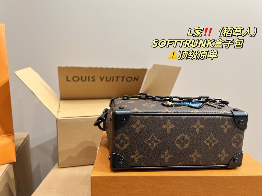 LV box bag scarecrow Softtrunk<br>⚠️ top original single<br>Ceiling series<br>Was surprised by its face value<br>Simple atmosphere fashionable sense