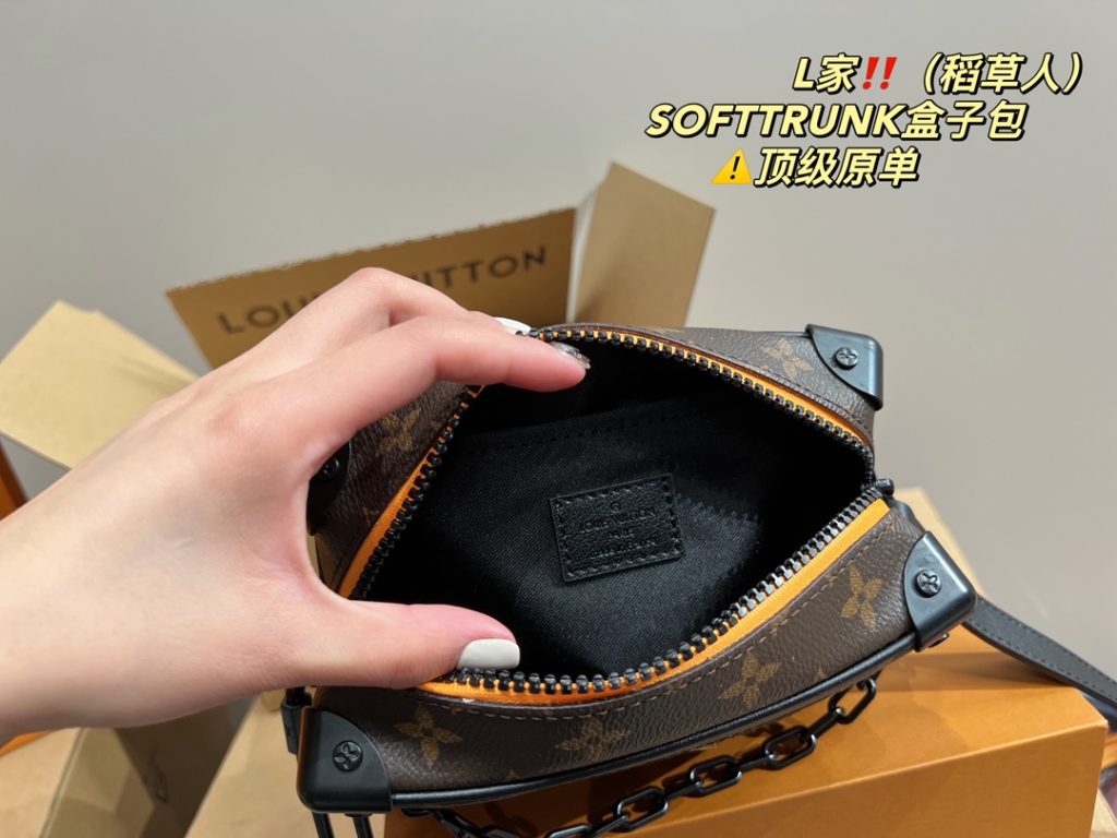 LV box bag scarecrow Softtrunk<br>⚠️ top original single<br>Ceiling series<br>Was surprised by its face value<br>Simple atmosphere fashionable sense