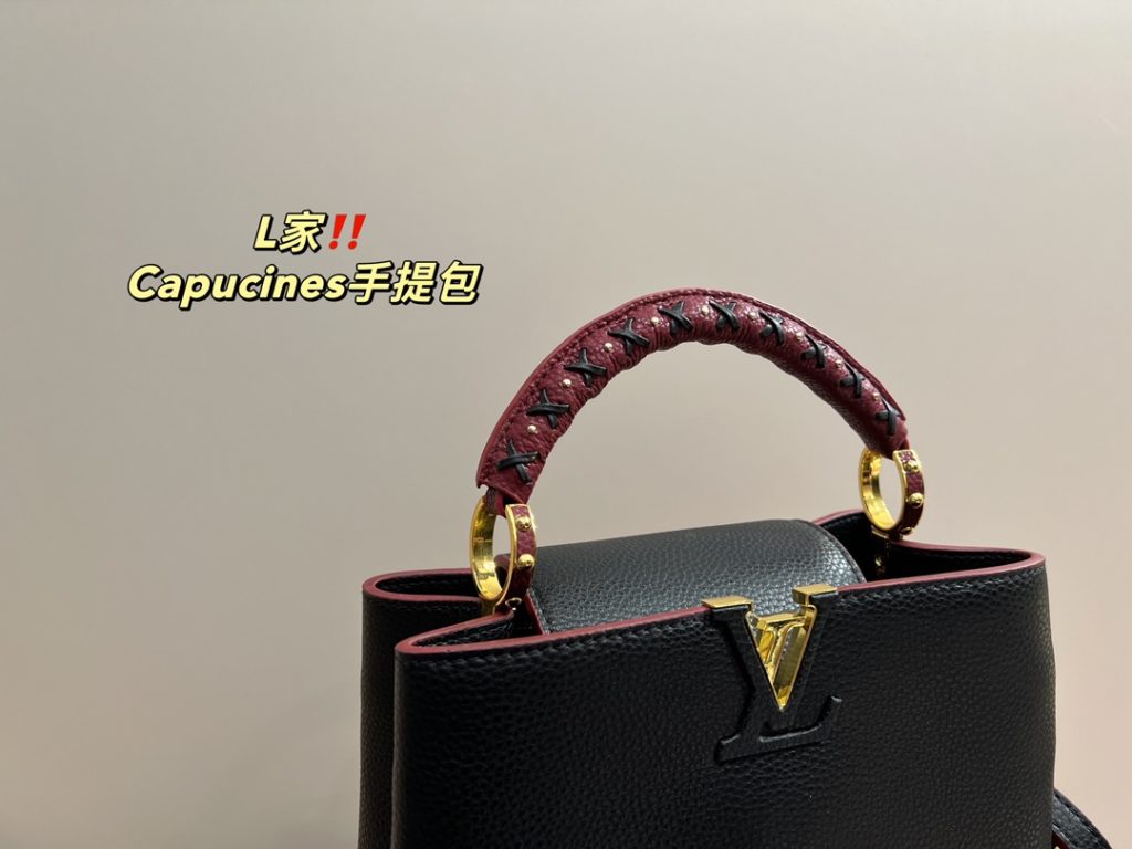 LV handbag Capucines<br>Full of design sense<br>The real thing is absolutely stunning to you<br>Any style can be easily managed