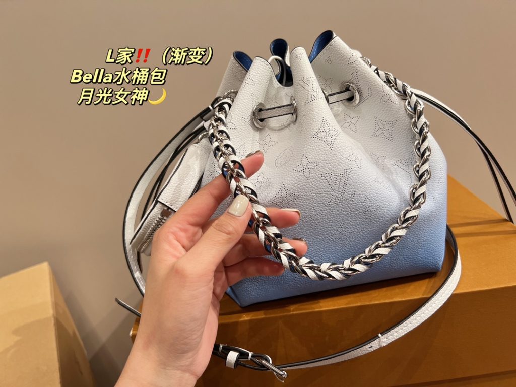 LV Bella Bucket Bag<br>Moonlight Goddess 🌙<br>Elegant and smooth, full of atmosphere<br>Can be hand-carried or crossbody chic and sophisticated<br>Beauty ceiling