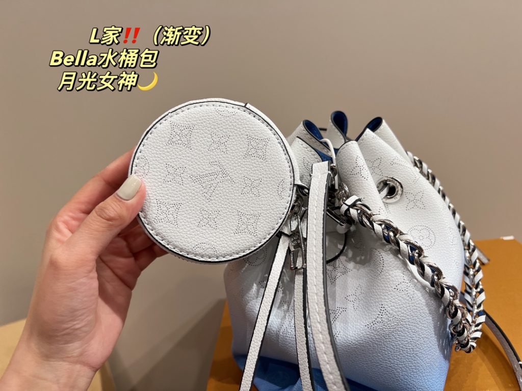 LV Bella Bucket Bag<br>Moonlight Goddess 🌙<br>Elegant and smooth, full of atmosphere<br>Can be hand-carried or crossbody chic and sophisticated<br>Beauty ceiling