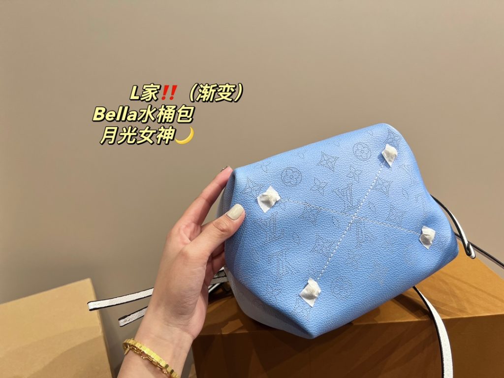 LV Bella Bucket Bag<br>Moonlight Goddess 🌙<br>Elegant and smooth, full of atmosphere<br>Can be hand-carried or crossbody chic and sophisticated<br>Beauty ceiling