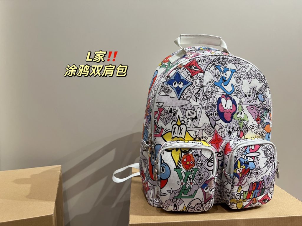 LV graffiti shoulder bag<br>Back super valiant trendy and versatile<br>One of the must-have items for fashionistas