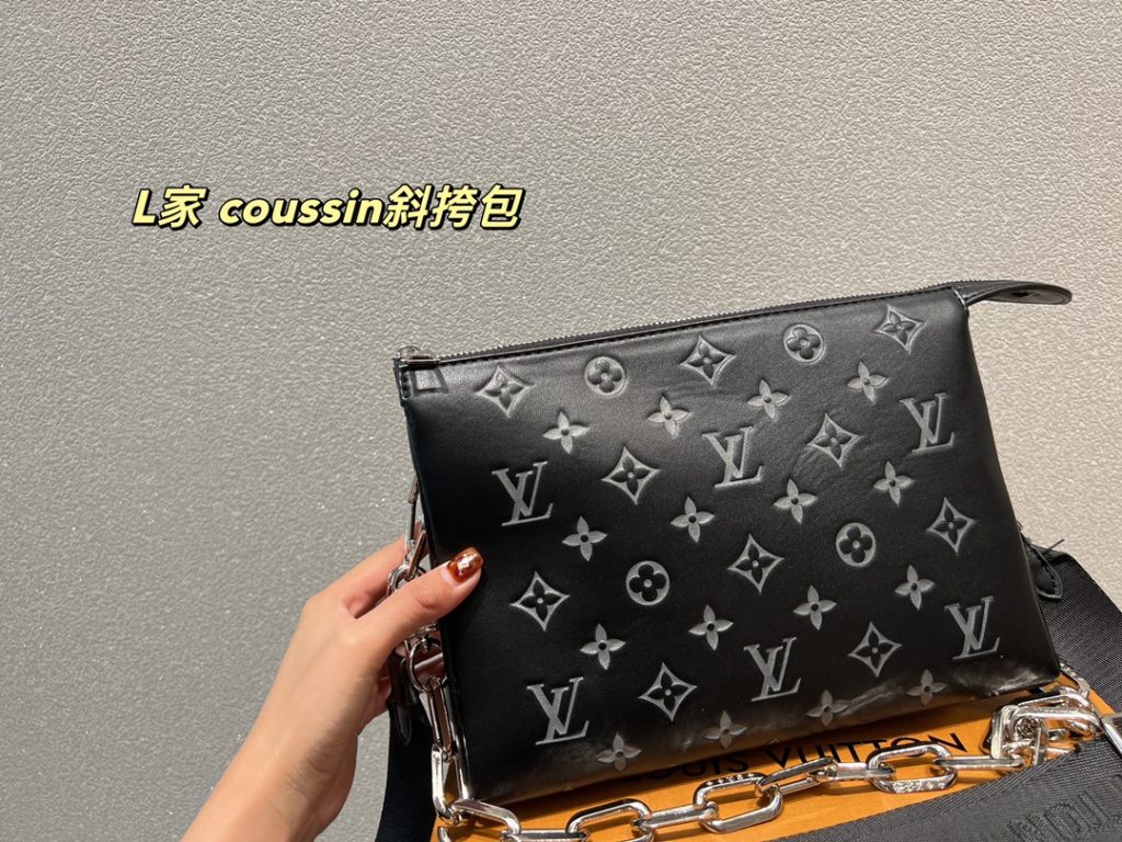 LV coussin crossbody bag<br>Super good match<br>Suitable for daily travel<br>A must-have