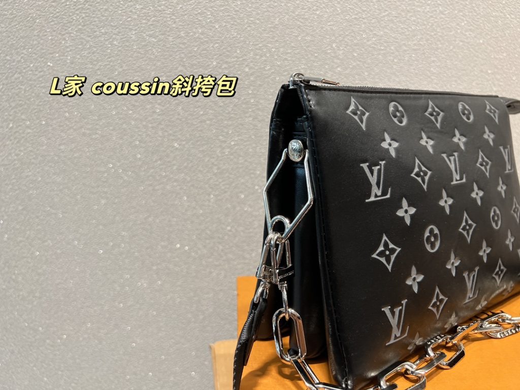 LV coussin crossbody bag<br>Super good match<br>Suitable for daily travel<br>A must-have