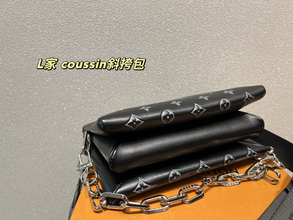 LV coussin crossbody bag<br>Super good match<br>Suitable for daily travel<br>A must-have