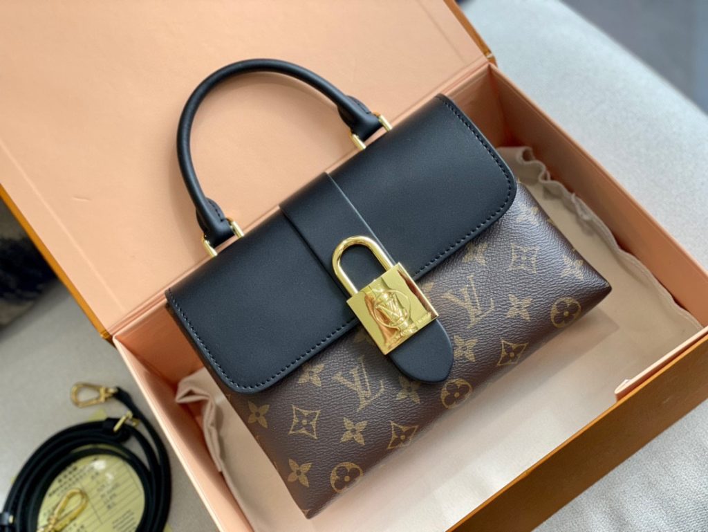 size：20*16cm<br>LV Locky BB bag<br>Big gold padlock!<br>I feel more atmospheric!<br>🉑️ handbag! 🉑️ underarm! 🉑️ crossbody!