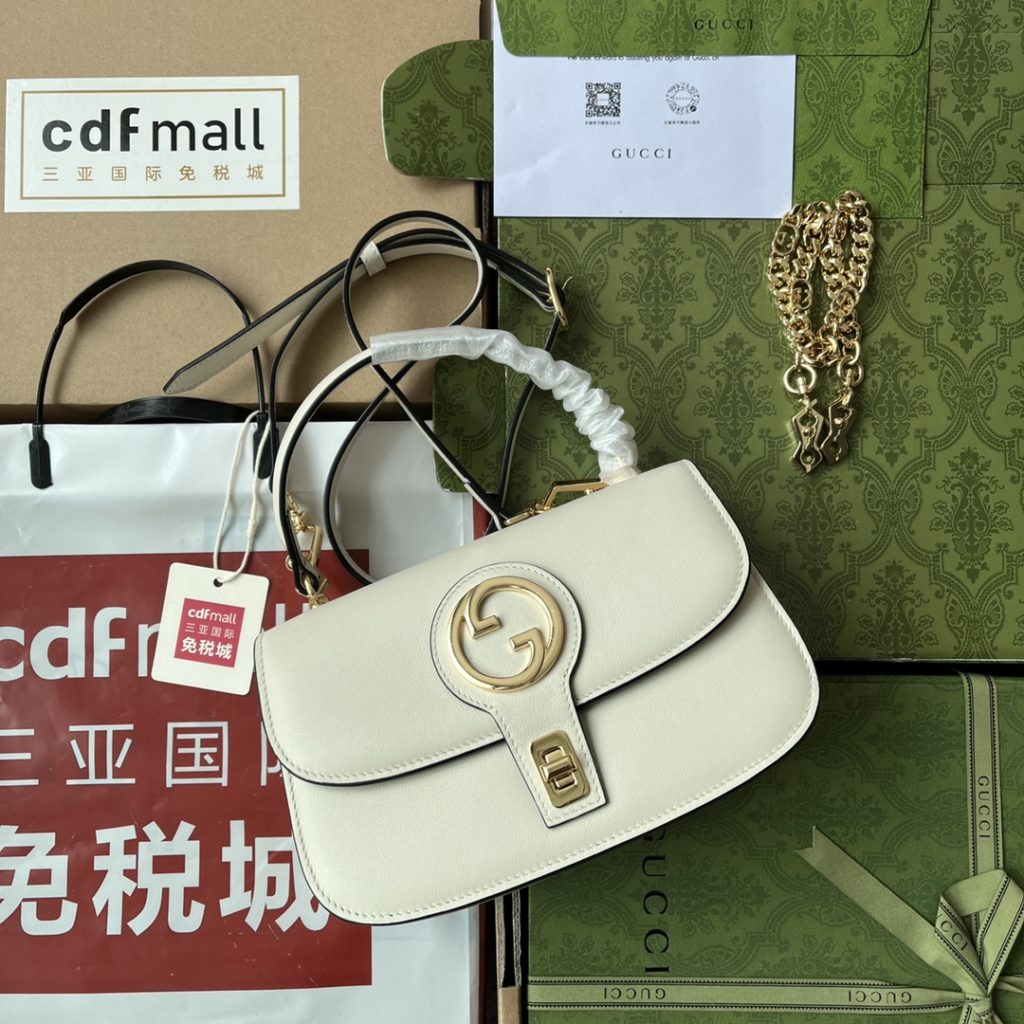 📣📣📣 [Original leather 🌈 (Cdfmall Sanya duty-free shop handbag] 🔥🔥 Gucci Blondie series handbag, UXX0G 1000 vintage elements and collection details complement each other. This backpack is made of white glossy leather, with exquisite chain design, showing the classic and meaningful modern flavor. As a collection design element, the round interlocking double G is decorated on the buckle in the center of this piece. White leather, gold adjustable accessories, round interlocking double G, interior: 1 zip pocket, 2 open pockets, top handle, with chain shoulder strap, leather shoulder strap, press buckle. Model: 735101. Size: 23 (W) x 15 (H) x 11cm (D) Color: black/original leather. Italian creation