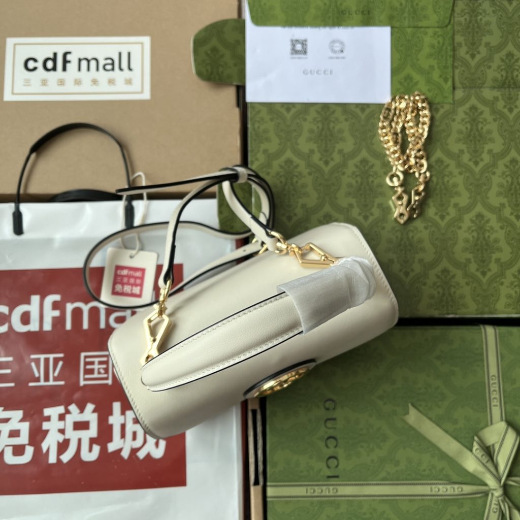 📣📣📣 [Original leather 🌈 (Cdfmall Sanya duty-free shop handbag] 🔥🔥 Gucci Blondie series handbag, UXX0G 1000 vintage elements and collection details complement each other. This backpack is made of white glossy leather, with exquisite chain design, showing the classic and meaningful modern flavor. As a collection design element, the round interlocking double G is decorated on the buckle in the center of this piece. White leather, gold adjustable accessories, round interlocking double G, interior: 1 zip pocket, 2 open pockets, top handle, with chain shoulder strap, leather shoulder strap, press buckle. Model: 735101. Size: 23 (W) x 15 (H) x 11cm (D) Color: black/original leather. Italian creation