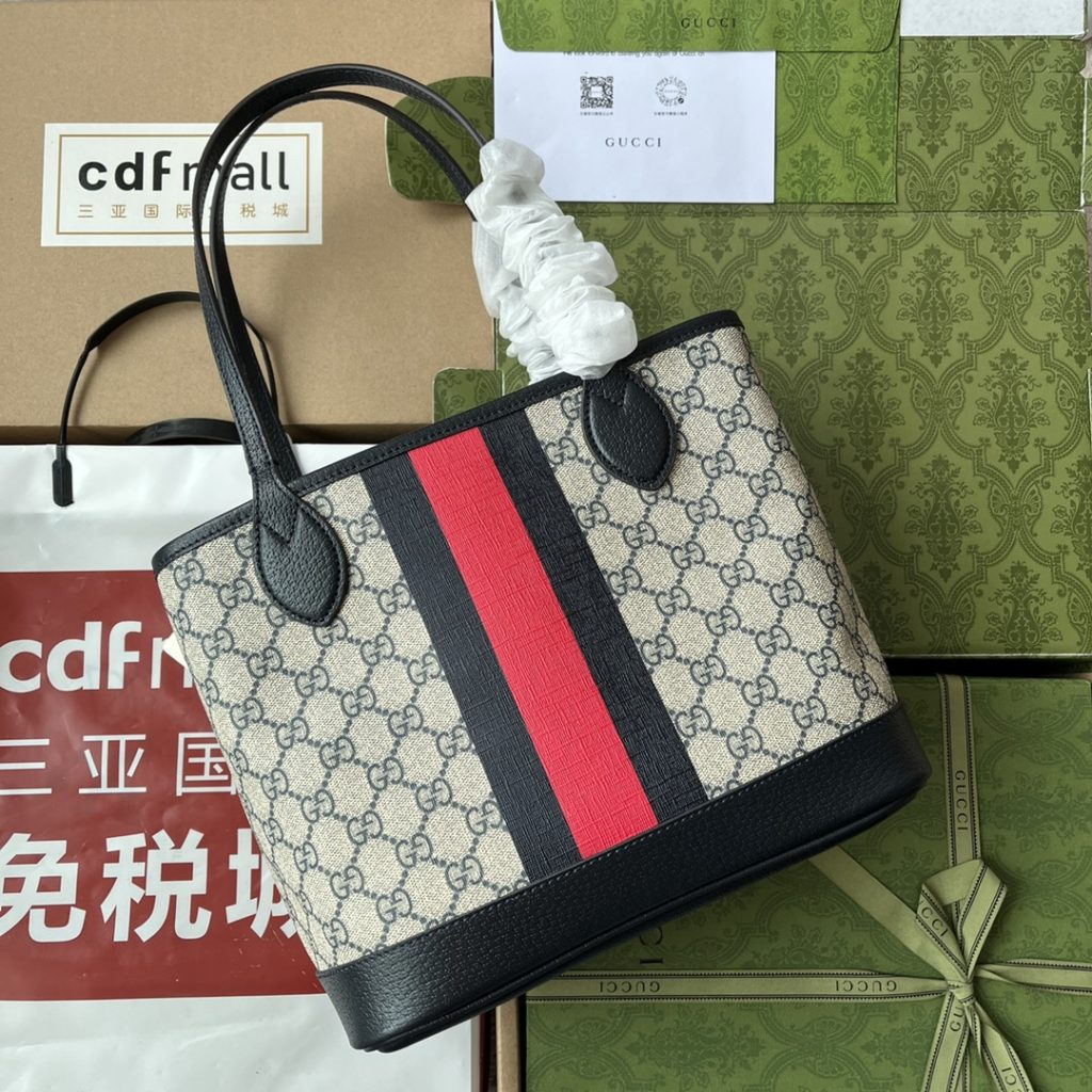 📣📣📣 [Original leather 🌈 (Cdfmall Sanya duty-free shop handbag] 🔥🔥 The series launched by Ophidia series small Tote bag model 726762 brand continue the design concept that the single item should not only be popular for one season, but will be renewed over time. The classic interlaced letter elements derived from the initials of Guccio Gucci continue to inject brand identity charm into the new design. This Ophidia Tote bag is made of classic beige and ebony GG Supreme canvas and is decorated with red and green striped webbing. Hide details Beige and Ebony GG Supreme Canvas Brown Leather Ribbed Red-green Ribbon Lined Cotton Hemp Handle (19cm high) Weight: 364g/25cm (W) x 22cm (H) x 12cm (D)