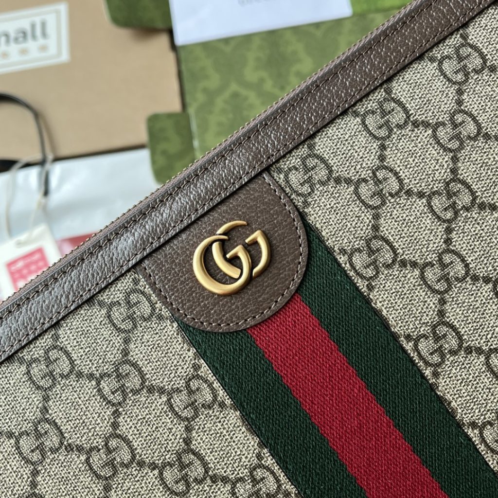 📣📣📣 [Original leather 🌈 (Cdfmall Sanya duty-free shop handbag] 🔥🔥 The series launched by the GG large Tote Bag brand continue the design concept that the single item should not only be popular for one season, but will be renewed over time. The classic interlaced letter elements derived from the initials of Guccio Gucci continue to inject brand identity charm into the new design. This Ophidia Tote bag is made of classic beige and ebony GG Supreme canvas and is decorated with red and green striped webbing. Model: 726755 Size: 40 * 33 * 19 Color: pvc brown