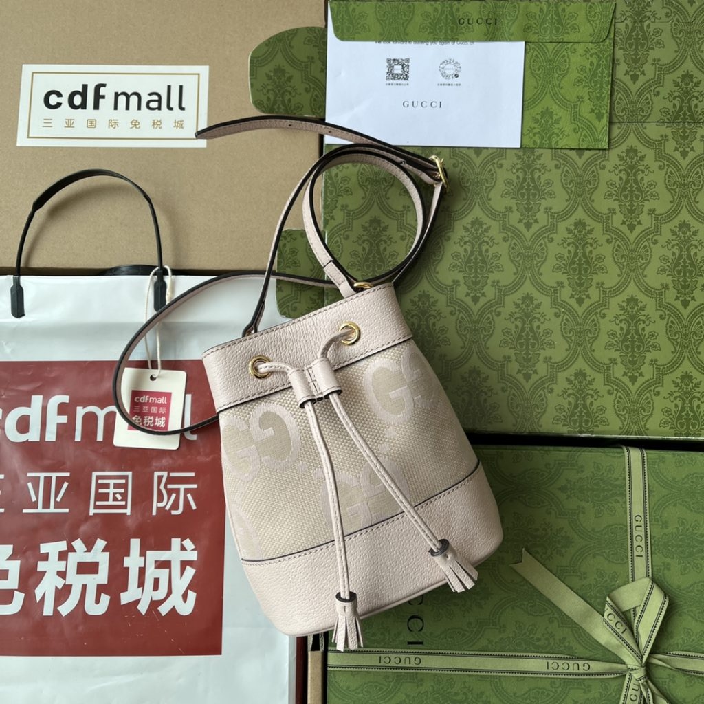 📣📣📣 [Original leather 🌈 (Cdfmall Sanya duty-free shop handbag] 🔥🔥 Ophidia series super double G mini bucket bag. Super double G canvas introduces the classic and meaningful color combination of banana yellow and camel, inheriting the historical origin of the material. Canvas has been used in many series for a long time, and has become the trademark material of the brand. Ophidia series bucket bag has a crisp shape, decorated with banana yellow leather piping, and matched with the same color drawcord. Banana yellow and yellow G canvas super double G canvas banana yellow leather piping, adjustable shoulder strap (58 cm high) drawcord fixation, weight: about 0.28 kg. Model: 550620. Size: 15.5 (W) x 19 (H) x 9cm (D) Color: light pink/G canvas. Italian creation