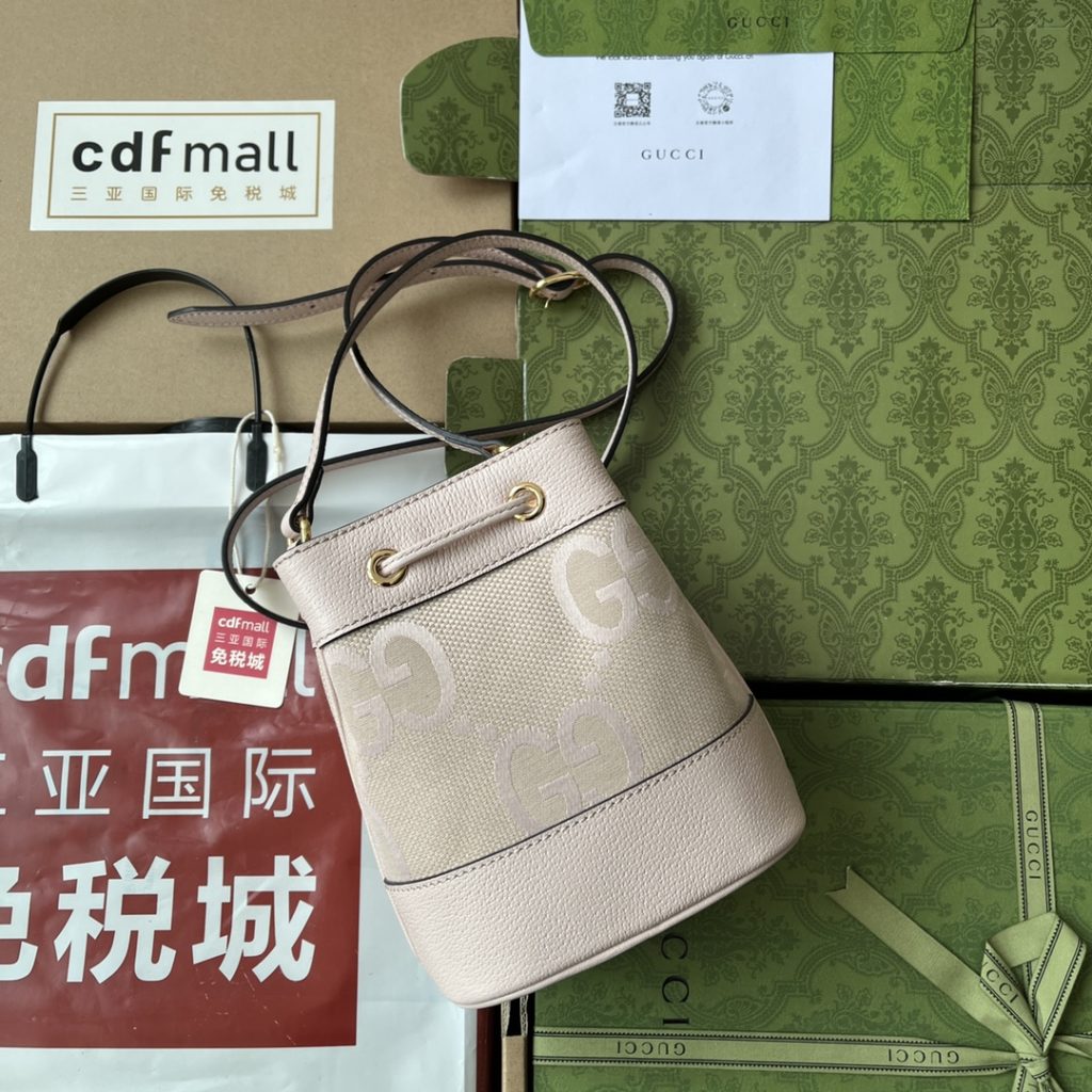 📣📣📣 [Original leather 🌈 (Cdfmall Sanya duty-free shop handbag] 🔥🔥 Ophidia series super double G mini bucket bag. Super double G canvas introduces the classic and meaningful color combination of banana yellow and camel, inheriting the historical origin of the material. Canvas has been used in many series for a long time, and has become the trademark material of the brand. Ophidia series bucket bag has a crisp shape, decorated with banana yellow leather piping, and matched with the same color drawcord. Banana yellow and yellow G canvas super double G canvas banana yellow leather piping, adjustable shoulder strap (58 cm high) drawcord fixation, weight: about 0.28 kg. Model: 550620. Size: 15.5 (W) x 19 (H) x 9cm (D) Color: light pink/G canvas. Italian creation