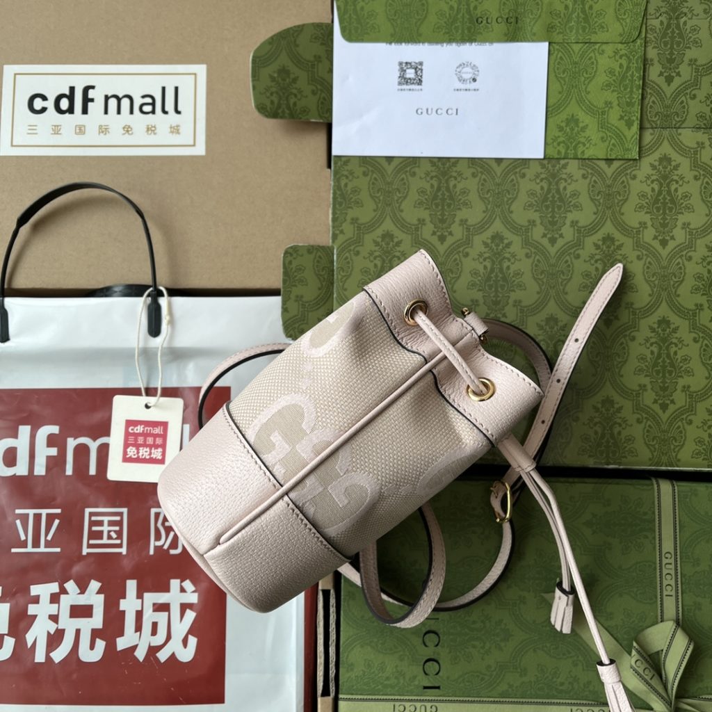 📣📣📣 [Original leather 🌈 (Cdfmall Sanya duty-free shop handbag] 🔥🔥 Ophidia series super double G mini bucket bag. Super double G canvas introduces the classic and meaningful color combination of banana yellow and camel, inheriting the historical origin of the material. Canvas has been used in many series for a long time, and has become the trademark material of the brand. Ophidia series bucket bag has a crisp shape, decorated with banana yellow leather piping, and matched with the same color drawcord. Banana yellow and yellow G canvas super double G canvas banana yellow leather piping, adjustable shoulder strap (58 cm high) drawcord fixation, weight: about 0.28 kg. Model: 550620. Size: 15.5 (W) x 19 (H) x 9cm (D) Color: light pink/G canvas. Italian creation