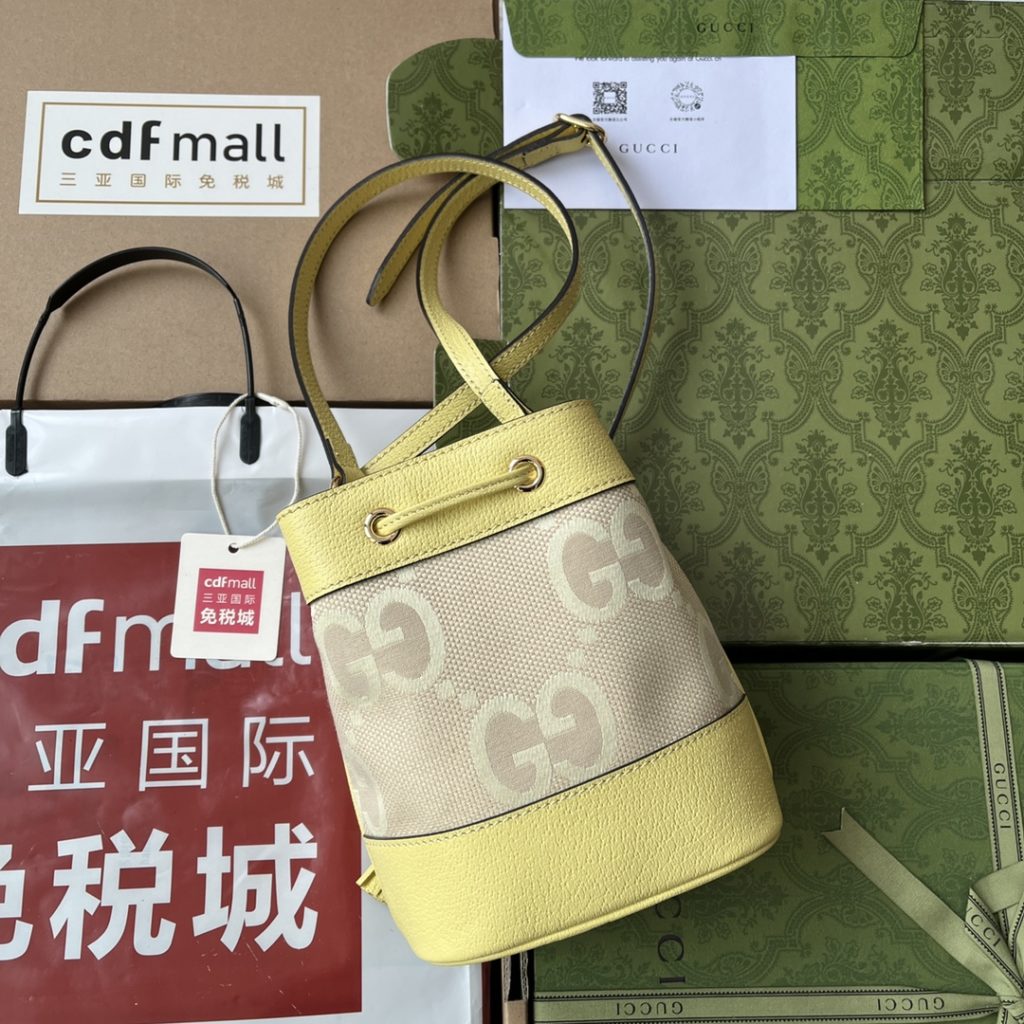 📣📣📣 [Original leather 🌈 (Cdfmall Sanya duty-free shop handbag] 🔥🔥 Ophidia series super double G mini bucket bag. Super double G canvas introduces the classic and meaningful color combination of banana yellow and camel, inheriting the historical origin of the material. Canvas has been used in many series for a long time, and has become the trademark material of the brand. Ophidia series bucket bag has a crisp shape, decorated with banana yellow leather piping, and matched with the same color drawcord. Banana yellow and yellow G canvas super double G canvas banana yellow leather piping, adjustable shoulder strap (58 cm high) drawcord fixation, weight: about 0.28 kg. Model: 550620. Size: 15.5 (W) x 19 (H) x 9cm (D) Color: light pink/G canvas. Italian creation