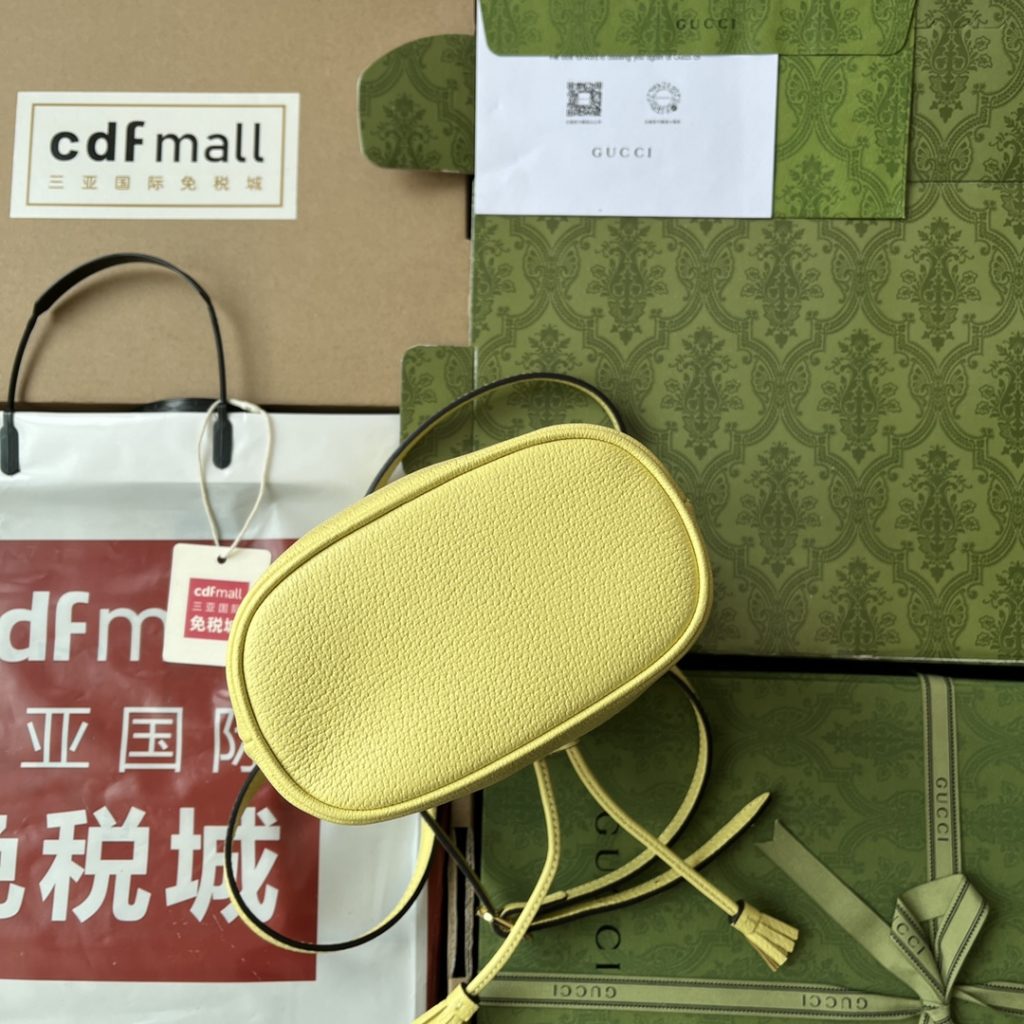 📣📣📣 [Original leather 🌈 (Cdfmall Sanya duty-free shop handbag] 🔥🔥 Ophidia series super double G mini bucket bag. Super double G canvas introduces the classic and meaningful color combination of banana yellow and camel, inheriting the historical origin of the material. Canvas has been used in many series for a long time, and has become the trademark material of the brand. Ophidia series bucket bag has a crisp shape, decorated with banana yellow leather piping, and matched with the same color drawcord. Banana yellow and yellow G canvas super double G canvas banana yellow leather piping, adjustable shoulder strap (58 cm high) drawcord fixation, weight: about 0.28 kg. Model: 550620. Size: 15.5 (W) x 19 (H) x 9cm (D) Color: light pink/G canvas. Italian creation