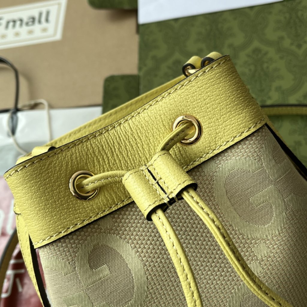 📣📣📣 [Original leather 🌈 (Cdfmall Sanya duty-free shop handbag] 🔥🔥 Ophidia series super double G mini bucket bag. Super double G canvas introduces the classic and meaningful color combination of banana yellow and camel, inheriting the historical origin of the material. Canvas has been used in many series for a long time, and has become the trademark material of the brand. Ophidia series bucket bag has a crisp shape, decorated with banana yellow leather piping, and matched with the same color drawcord. Banana yellow and yellow G canvas super double G canvas banana yellow leather piping, adjustable shoulder strap (58 cm high) drawcord fixation, weight: about 0.28 kg. Model: 550620. Size: 15.5 (W) x 19 (H) x 9cm (D) Color: light pink/G canvas. Italian creation