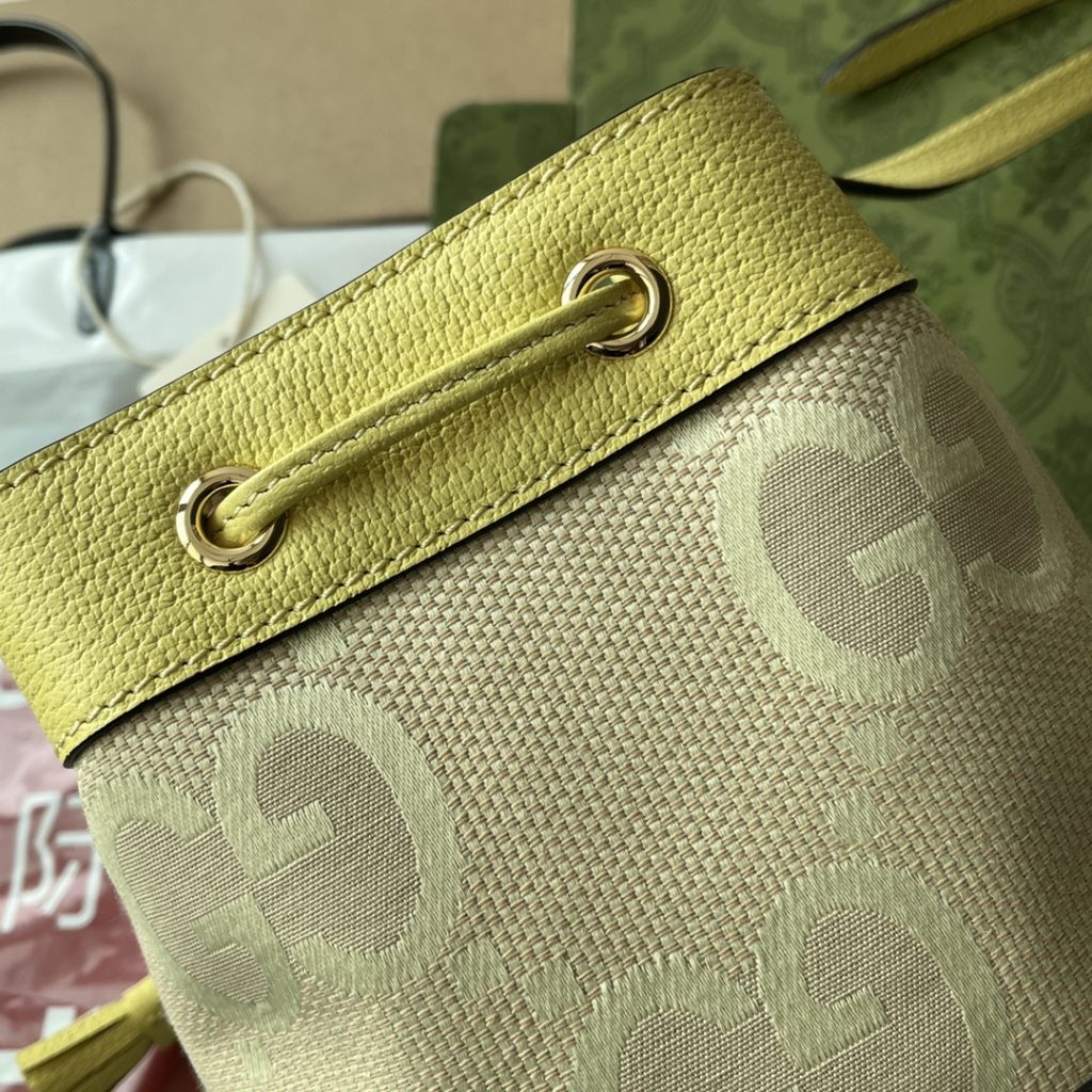 📣📣📣 [Original leather 🌈 (Cdfmall Sanya duty-free shop handbag] 🔥🔥 Ophidia series super double G mini bucket bag. Super double G canvas introduces the classic and meaningful color combination of banana yellow and camel, inheriting the historical origin of the material. Canvas has been used in many series for a long time, and has become the trademark material of the brand. Ophidia series bucket bag has a crisp shape, decorated with banana yellow leather piping, and matched with the same color drawcord. Banana yellow and yellow G canvas super double G canvas banana yellow leather piping, adjustable shoulder strap (58 cm high) drawcord fixation, weight: about 0.28 kg. Model: 550620. Size: 15.5 (W) x 19 (H) x 9cm (D) Color: light pink/G canvas. Italian creation