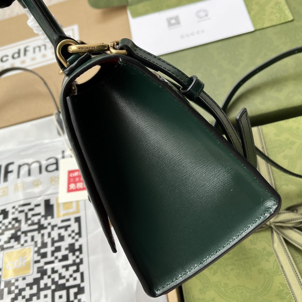 📣📣📣 [Original leather 🌈 (Cdfmall Sanya duty-free shop handbag] 🔥🔥 The Hacker Project hourglass bag Gucci x Balenciaga co-branded annual king fried series must be bought!! The two major brands work together GGx Balenciag=double happiness ☺️ Each single item has gathered the most classic elements of the two brands to form a mixed world. For those who like the two brands, it is no longer a blockbuster, but a brand new aesthetic attitude co-branded series worth collecting!! Size 22.5x14.5x10cm Model 681697 hourglass bag