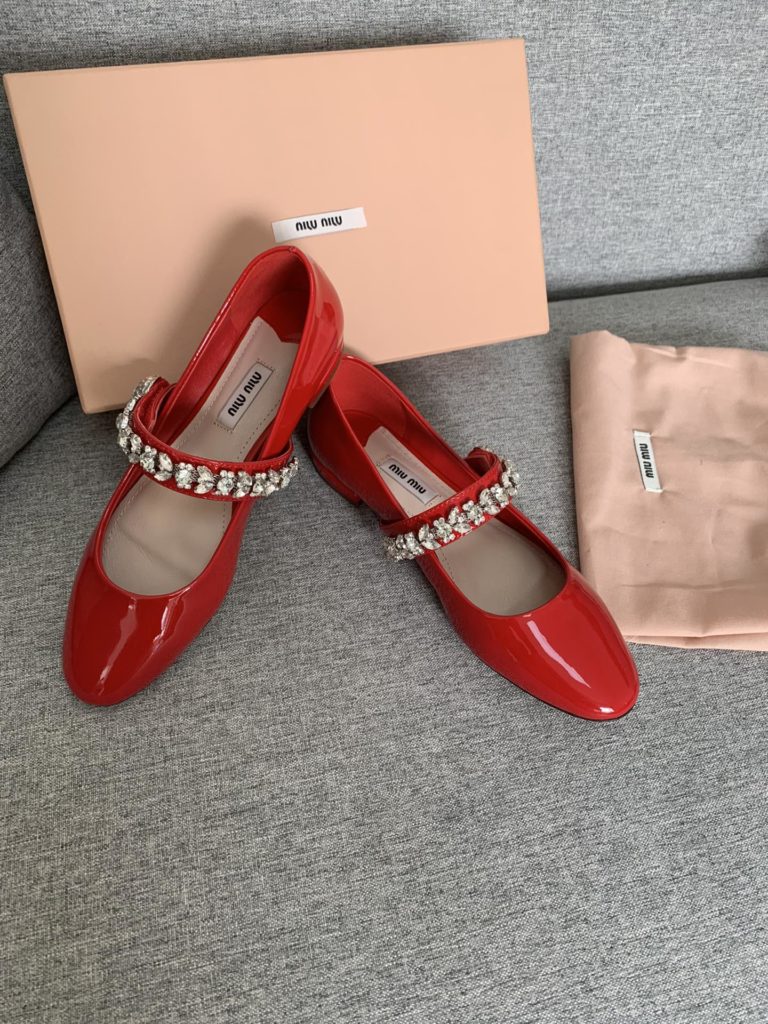 MiuMiu2023 New flat shoes<br>Upper: mirror sheepskin, inner: sheepskin, Outsole: leather outsole, size: 35-39 Standard