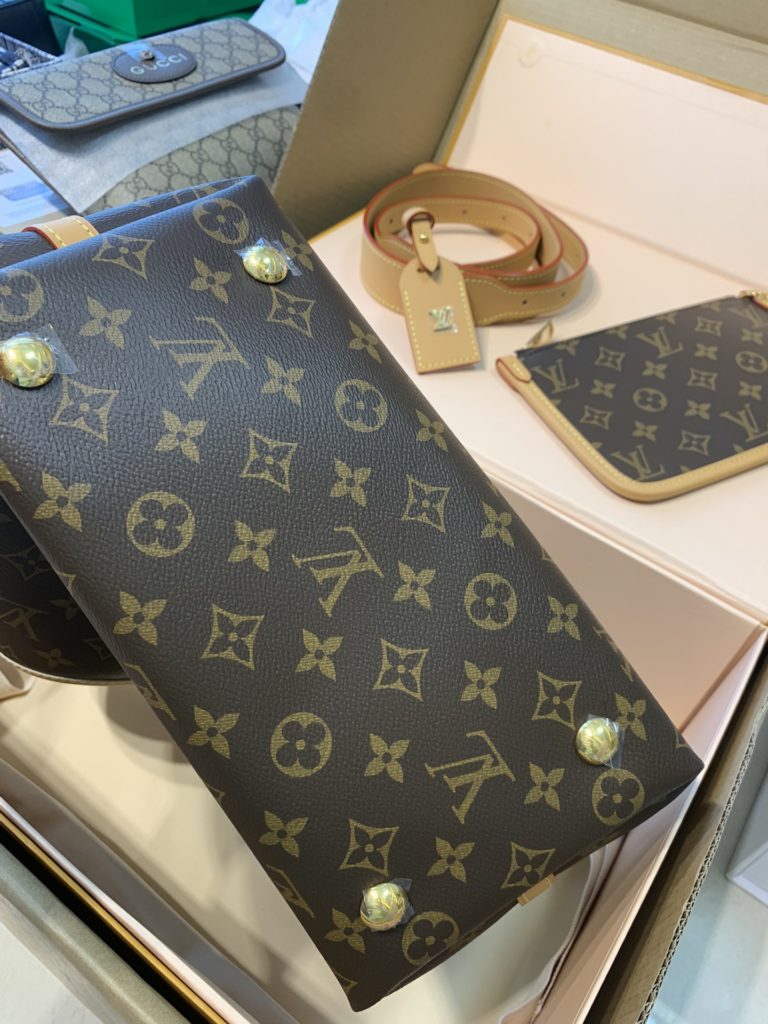 Louis Vuitton carryall bag/Customer order