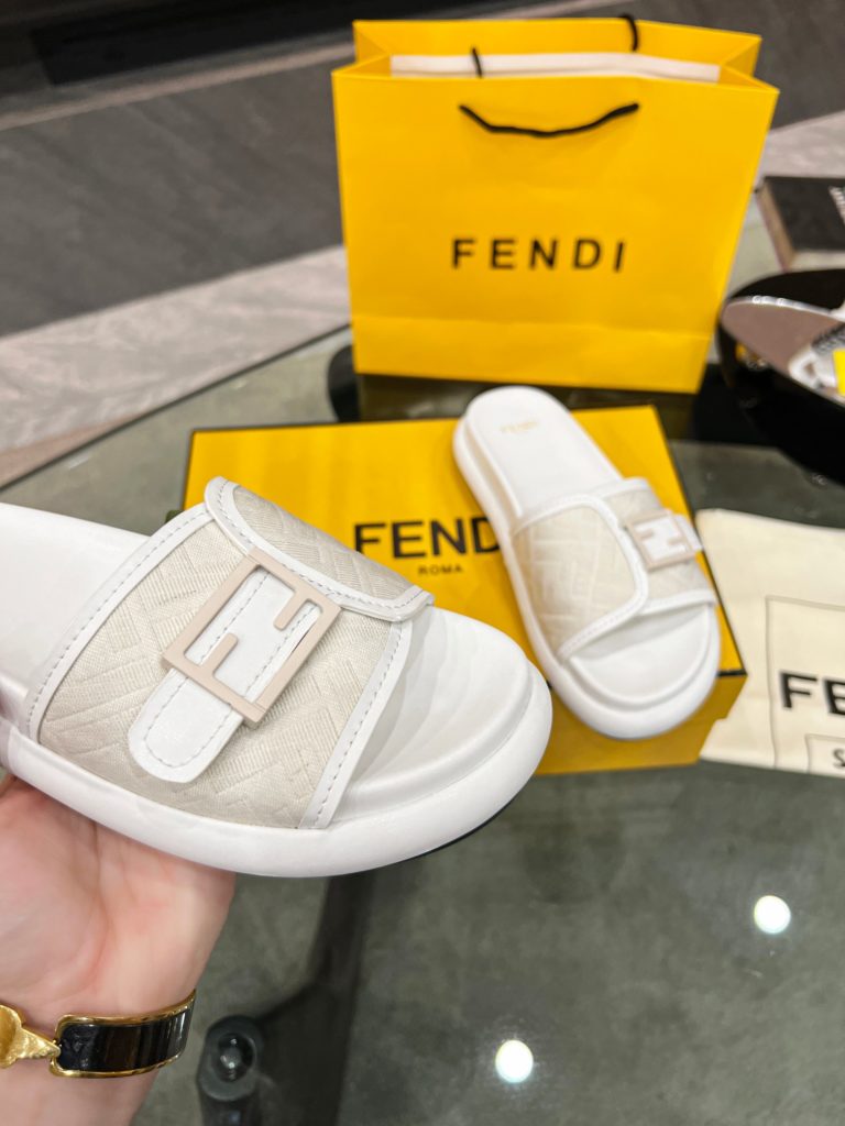 2023 [Rose] FENDI [Rose] The latest casual flat slippers [color] [color] F letter metal buckle calico+light brown leather [allure] [rose] foam water table combination TPU negative light [color] [color] soft and comfortable [allure] [allure] with top packaging [rose] [rose] [rose] size: 35-43