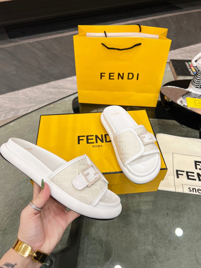 2023 [Rose] FENDI [Rose] The latest casual flat slippers [color] [color] F letter metal buckle calico+light brown leather [allure] [rose] foam water table combination TPU negative light [color] [color] soft and comfortable [allure] [allure] with top packaging [rose] [rose] [rose] size: 35-43