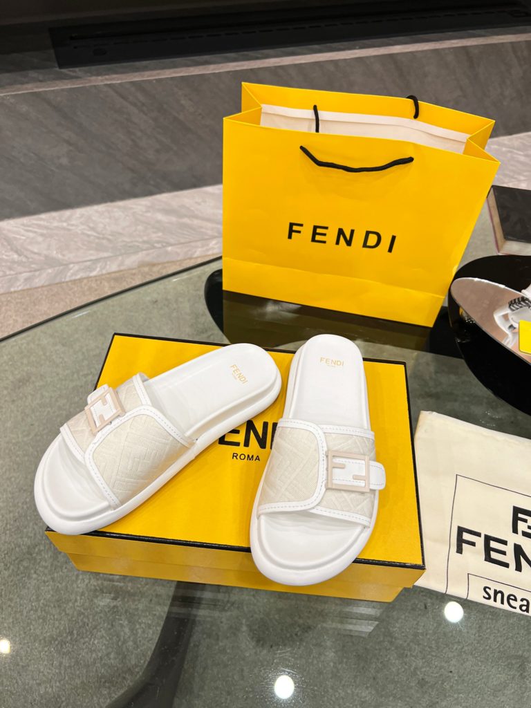 2023 [Rose] FENDI [Rose] The latest casual flat slippers [color] [color] F letter metal buckle calico+light brown leather [allure] [rose] foam water table combination TPU negative light [color] [color] soft and comfortable [allure] [allure] with top packaging [rose] [rose] [rose] size: 35-43